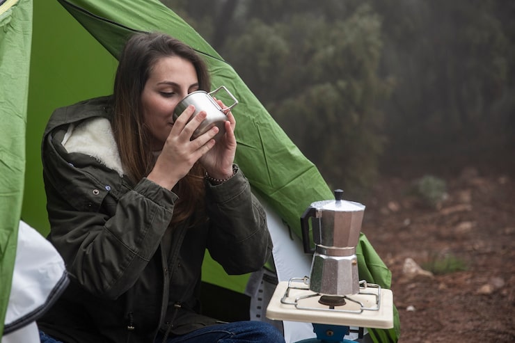 Ritual Pagi: Menyeduh Kopi di Tengah Hutan